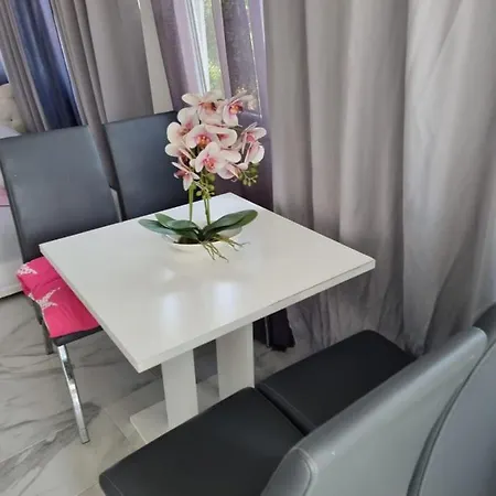 Three Bedrooms Apartment In Vir Apartment