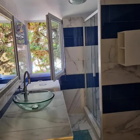 Three Bedrooms Apartment In Vir Vir