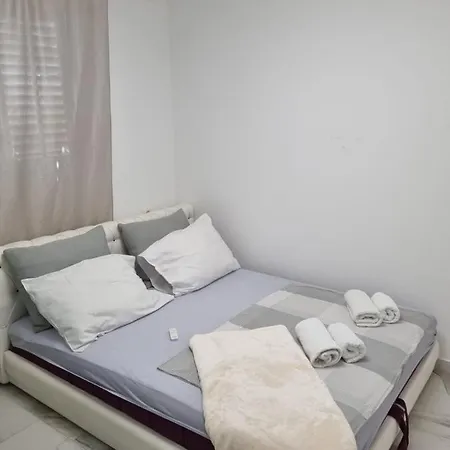 Three Bedrooms Apartment In Vir Apartment *