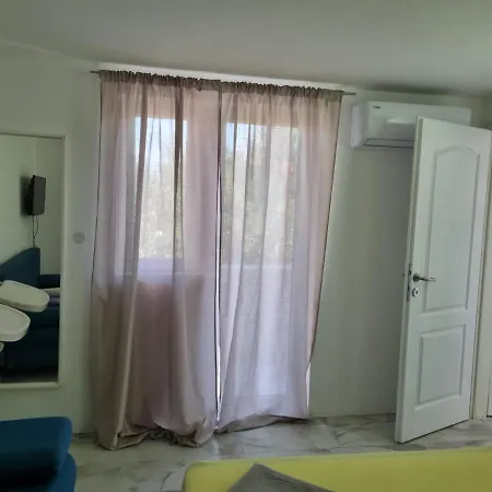 アパート Three Bedrooms Apartment In Vir ヴィル